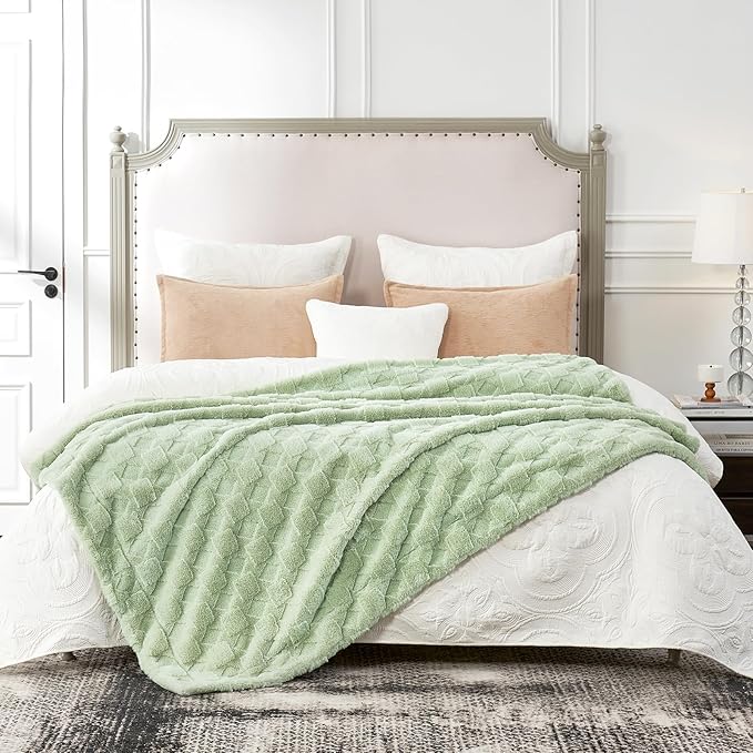 Cozy Bliss Faux Fur Throw Blanket for Couch - Soft Checkered Fuzzy Cozy Throw Gift Blankets for Women,Sage Green Boho Blanket for Sofa Bedroom Living Room.60 * 80 Inches